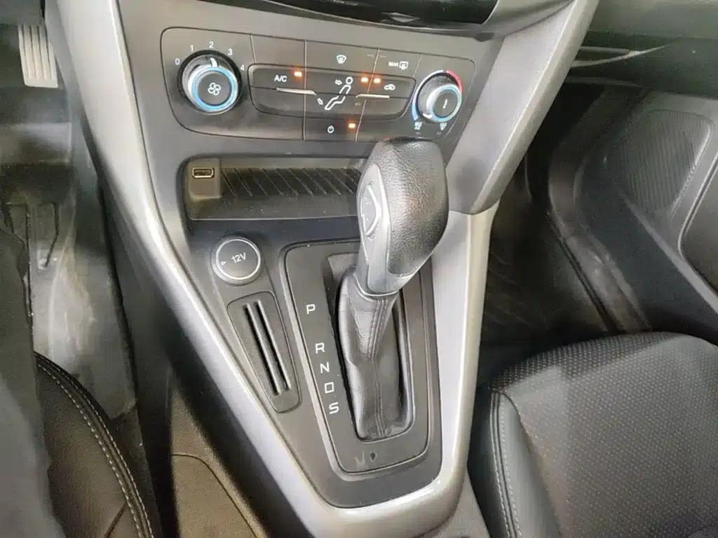 Ford Focus 2018 Hatchback Classic 1.6L Automatic Comfort Smart Edition — миниатюра 14
