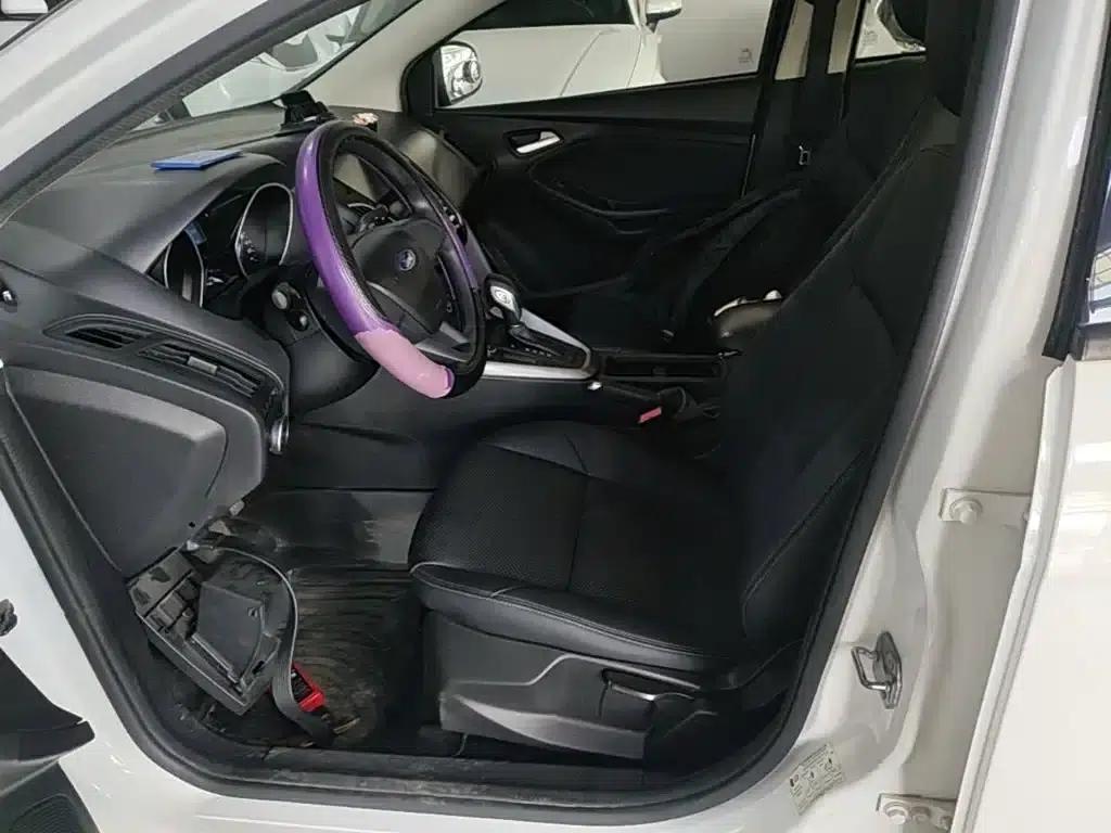 Ford Focus 2018 Hatchback Classic 1.6L Automatic Comfort Smart Edition — миниатюра 15