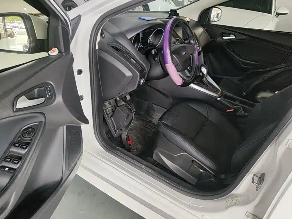 Ford Focus 2018 Hatchback Classic 1.6L Automatic Comfort Smart Edition — миниатюра 16