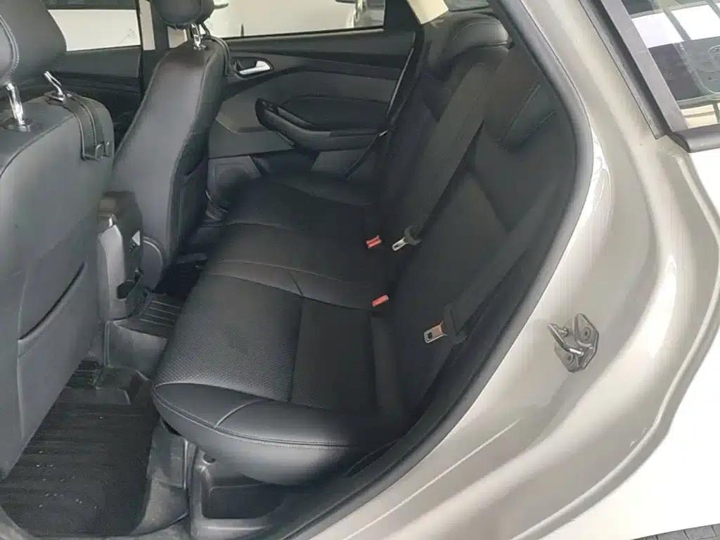 Ford Focus 2018 Hatchback Classic 1.6L Automatic Comfort Smart Edition — миниатюра 17
