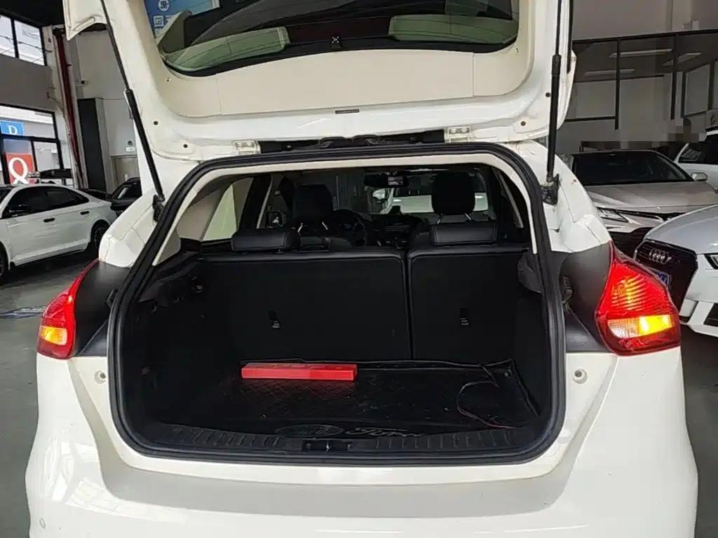 Ford Focus 2018 Hatchback Classic 1.6L Automatic Comfort Smart Edition — миниатюра 19