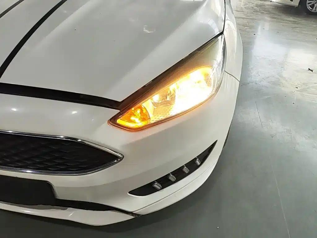 Ford Focus 2018 Hatchback Classic 1.6L Automatic Comfort Smart Edition — миниатюра 24
