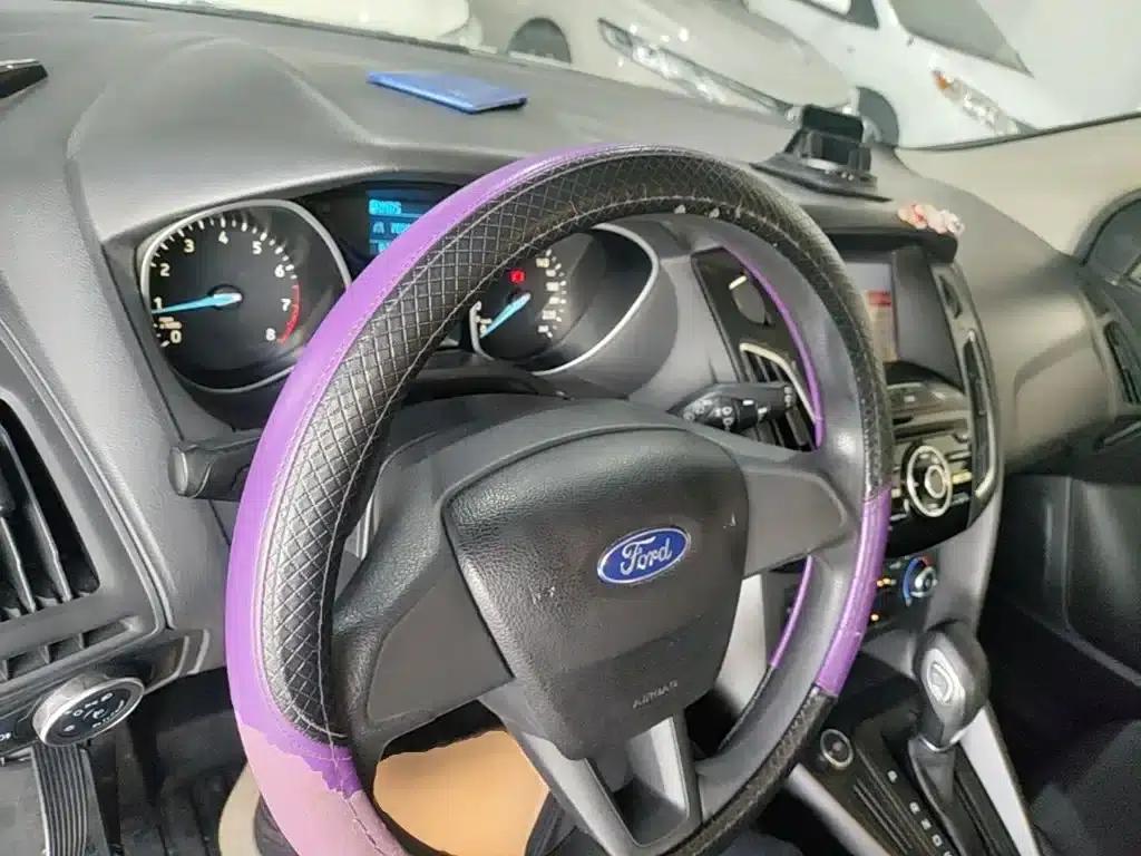 Ford Focus 2018 Hatchback Classic 1.6L Automatic Comfort Smart Edition — миниатюра 10