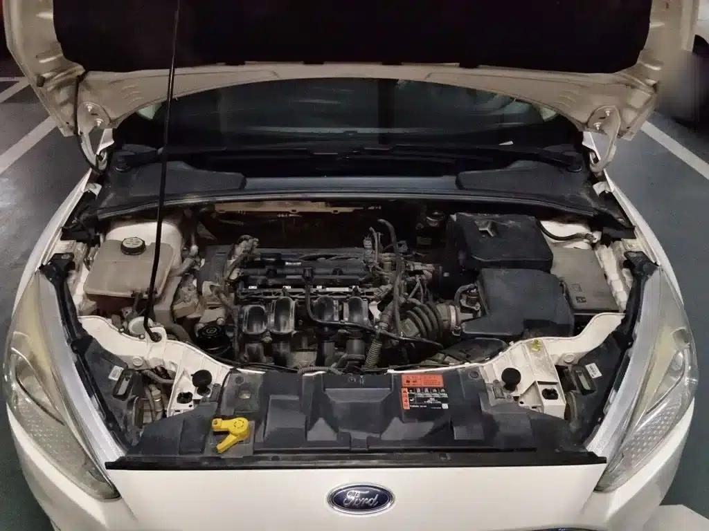 Ford Focus 2015 Hatchback 1.6L Automatic Comfort — миниатюра 17