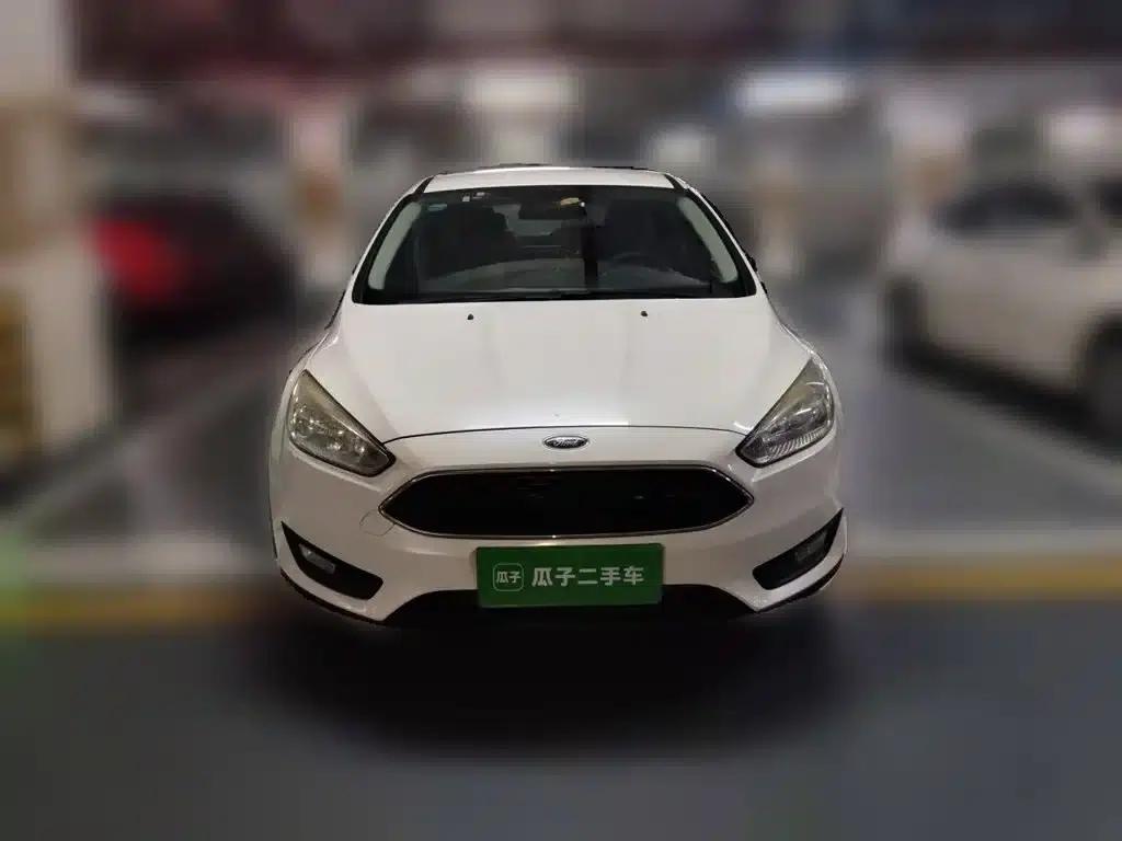 Ford Focus 2015 Hatchback 1.6L Automatic Comfort — миниатюра 3