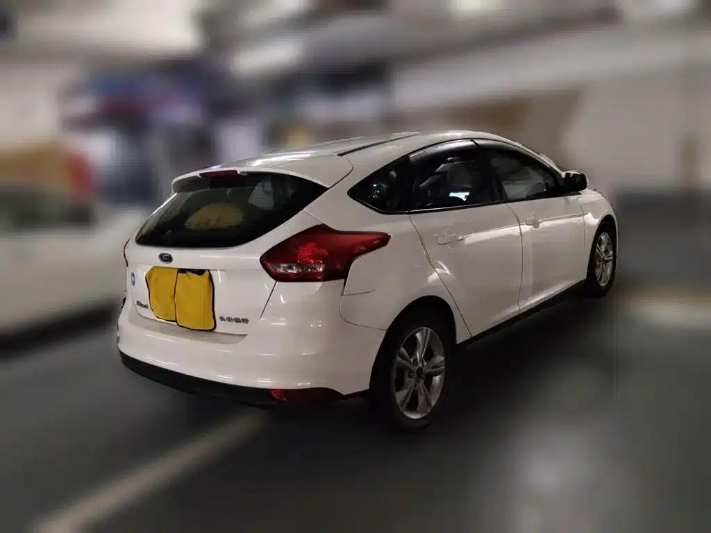 Ford Focus 2015 Hatchback 1.6L Automatic Comfort — миниатюра 5