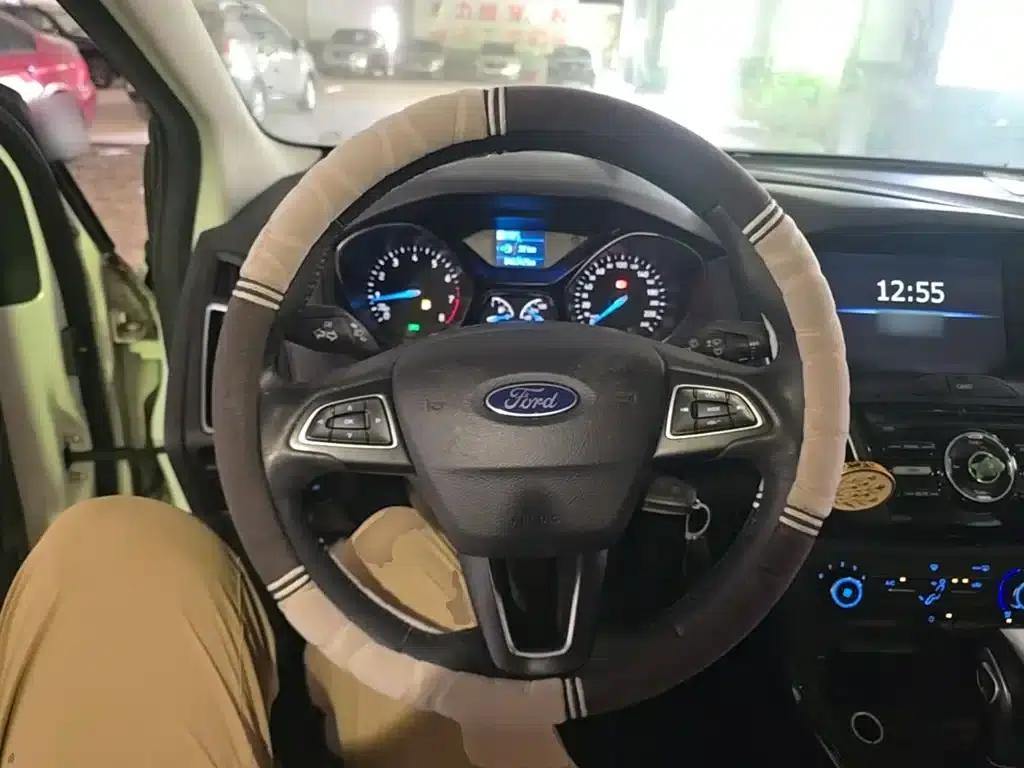 Ford Focus 2018 Sedan Classic 1.6L Automatic Fashion Smart Edition — миниатюра 11