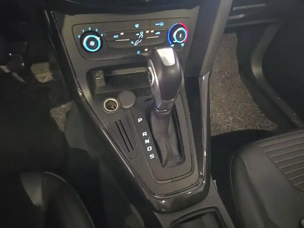 Ford Focus 2018 Sedan Classic 1.6L Automatic Fashion Smart Edition — миниатюра 14