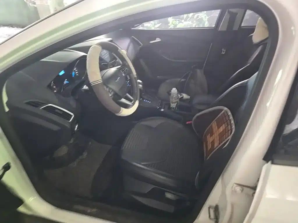 Ford Focus 2018 Sedan Classic 1.6L Automatic Fashion Smart Edition — миниатюра 15