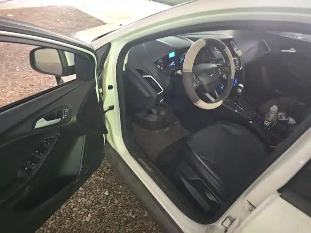 Ford Focus 2018 Sedan Classic 1.6L Automatic Fashion Smart Edition — миниатюра 16