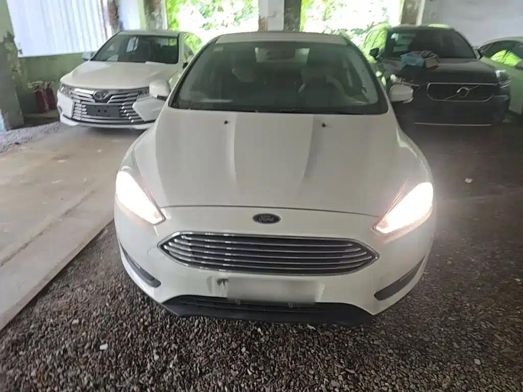 Ford Focus 2018 Sedan Classic 1.6L Automatic Fashion Smart Edition — миниатюра 3