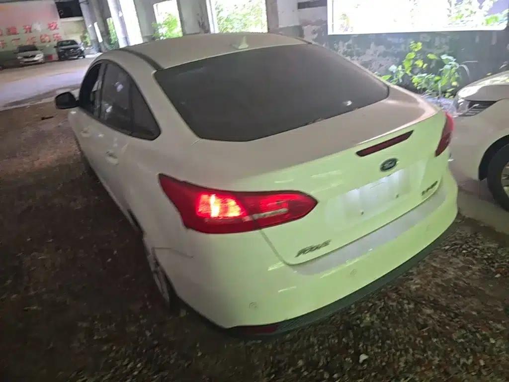 Ford Focus 2018 Sedan Classic 1.6L Automatic Fashion Smart Edition — миниатюра 5