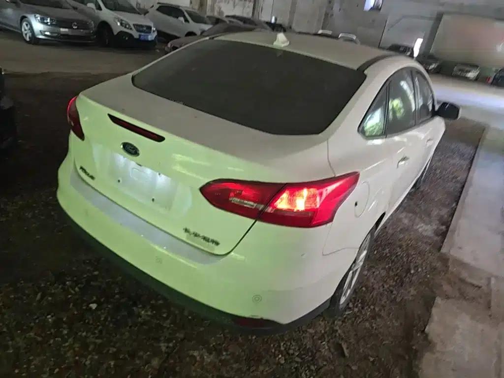 Ford Focus 2018 Sedan Classic 1.6L Automatic Fashion Smart Edition — миниатюра 7