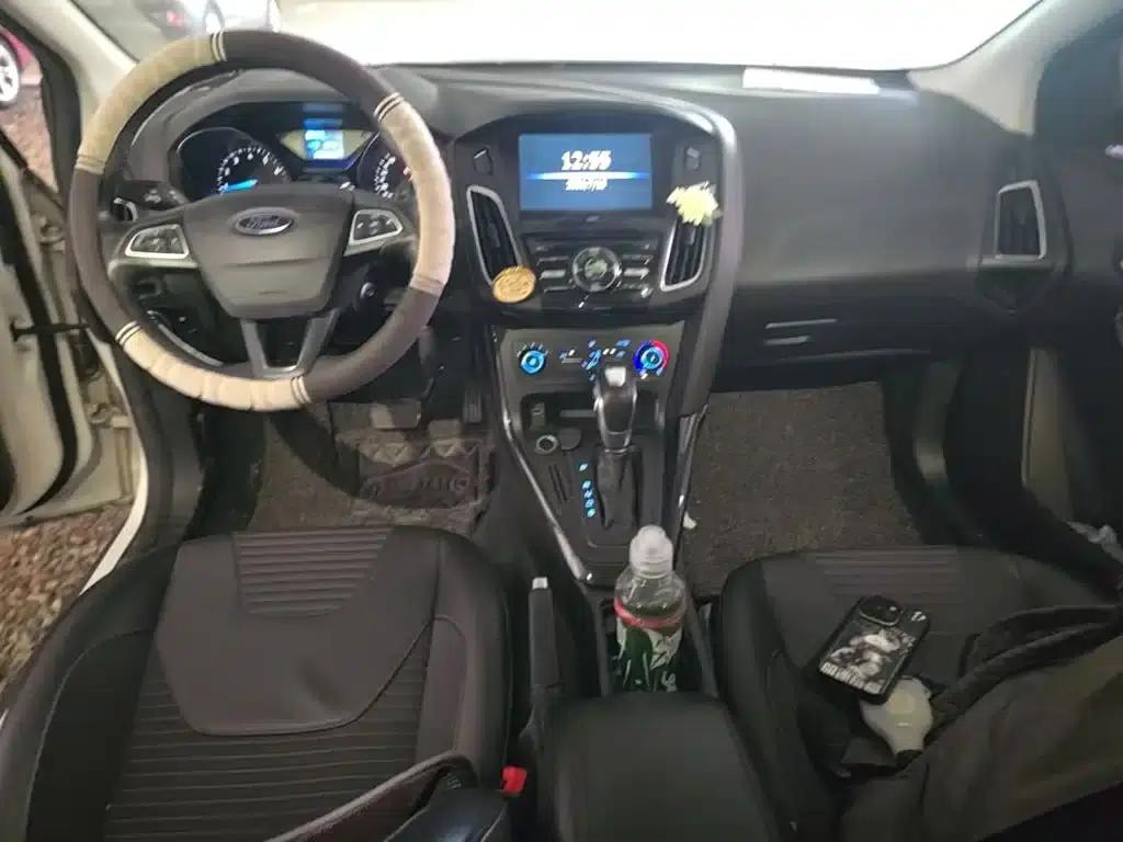 Ford Focus 2018 Sedan Classic 1.6L Automatic Fashion Smart Edition — миниатюра 10