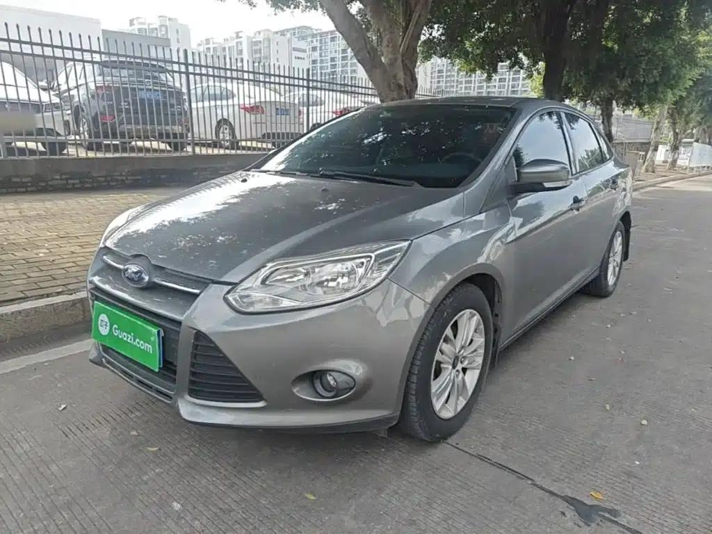 Ford Focus 2012 Sedan 1.6L Manual Comfort — миниатюра 1