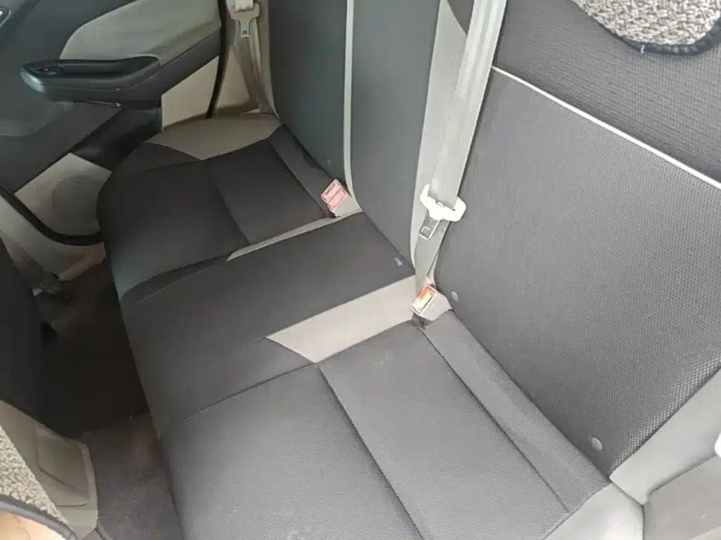 Ford Focus 2012 Sedan 1.6L Manual Comfort — миниатюра 17