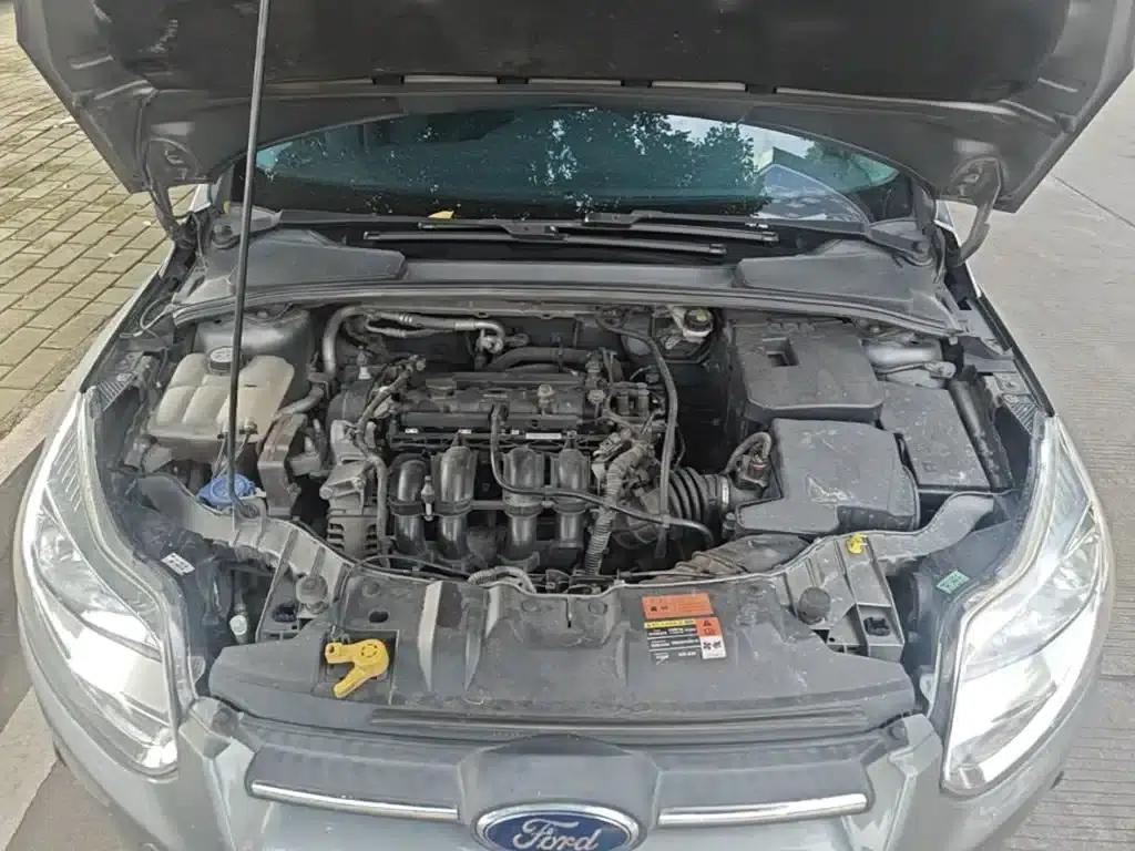 Ford Focus 2012 Sedan 1.6L Manual Comfort — миниатюра 20
