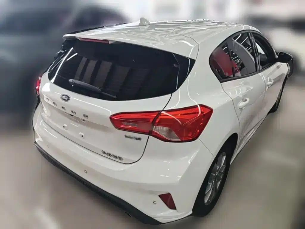 Ford Focus 2021 Hatchback EcoBoost 180 Automatic Trend Edition — миниатюра 12