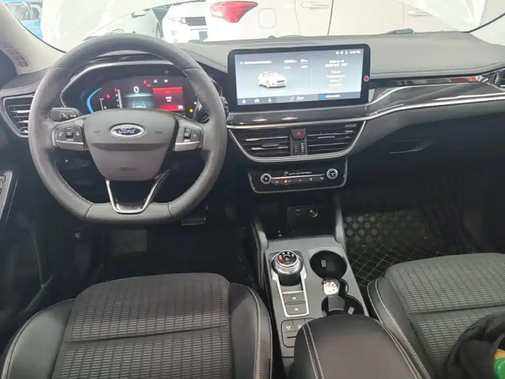 Ford Focus 2021 Hatchback EcoBoost 180 Automatic Trend Edition — миниатюра 16