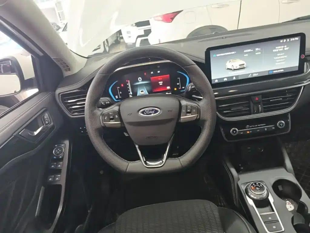Ford Focus 2021 Hatchback EcoBoost 180 Automatic Trend Edition — миниатюра 17