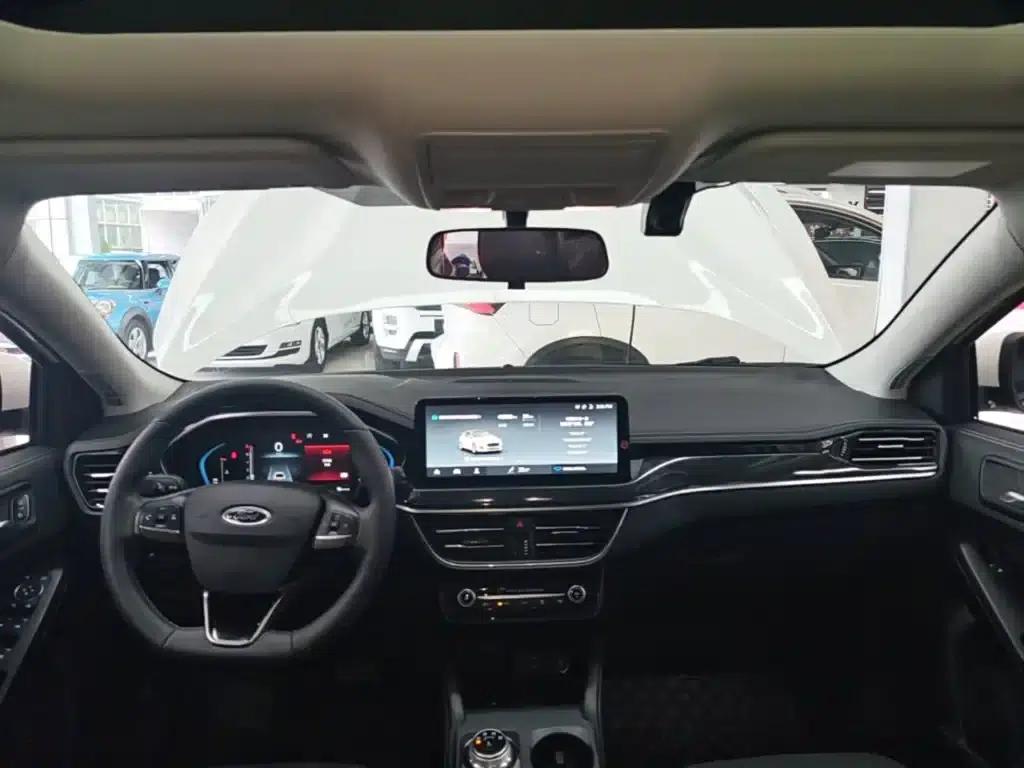 Ford Focus 2021 Hatchback EcoBoost 180 Automatic Trend Edition — миниатюра 25