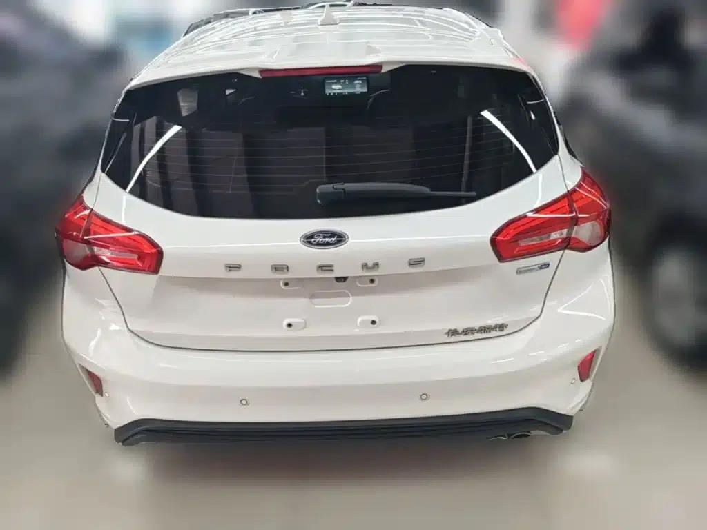 Ford Focus 2021 Hatchback EcoBoost 180 Automatic Trend Edition — миниатюра 10