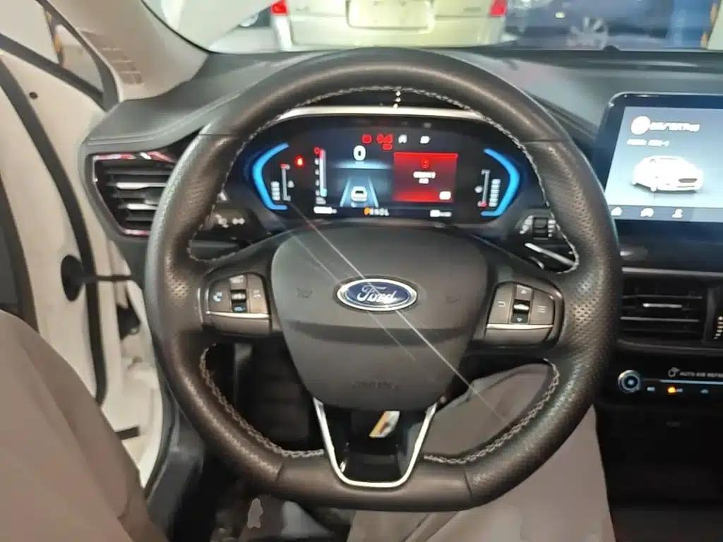 Ford Focus 2021 Hatchback EcoBoost 180 Automatic Trend Edition — миниатюра 11