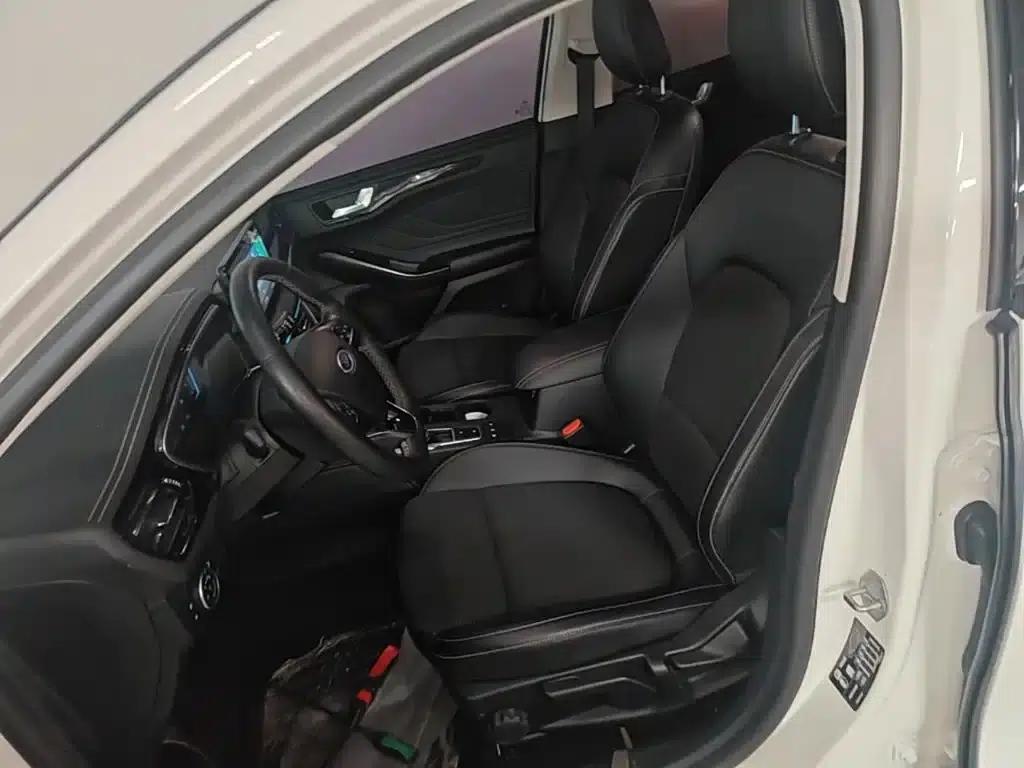 Ford Focus 2021 Hatchback EcoBoost 180 Automatic Trend Edition — миниатюра 15