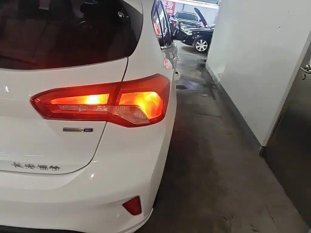 Ford Focus 2021 Hatchback EcoBoost 180 Automatic Trend Edition — миниатюра 8
