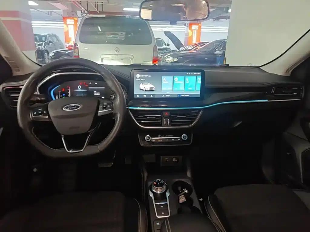 Ford Focus 2021 Hatchback EcoBoost 180 Automatic Trend Edition — миниатюра 10