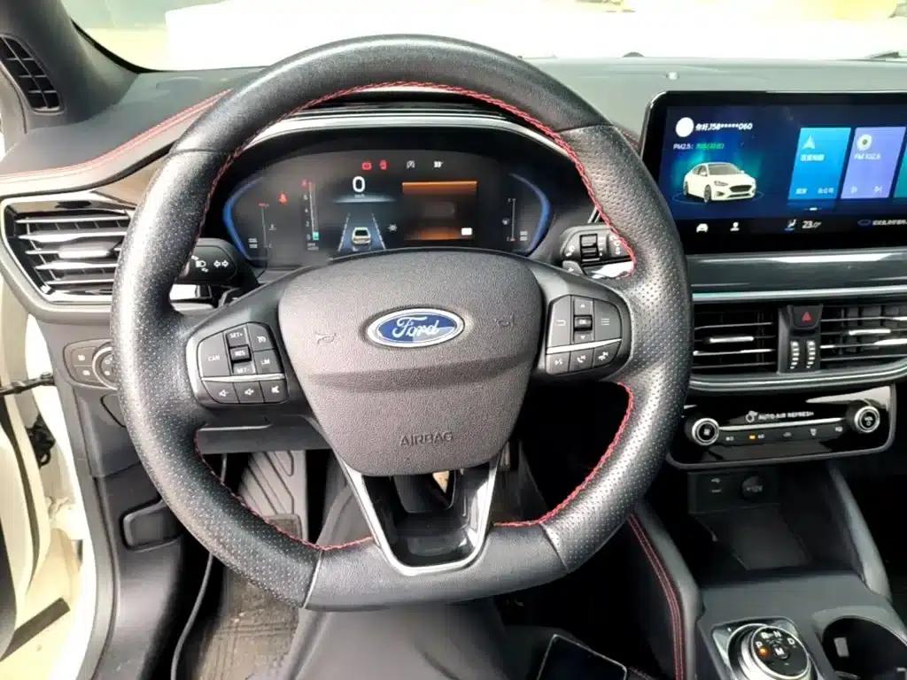 2021 Ford Focus Sedan EcoBoost 180 Automatic ST Line — миниатюра 11