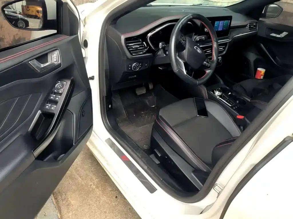 2021 Ford Focus Sedan EcoBoost 180 Automatic ST Line — миниатюра 16