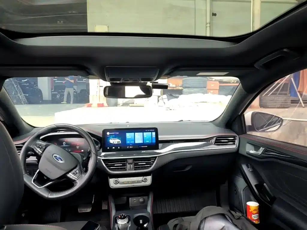 2021 Ford Focus Sedan EcoBoost 180 Automatic ST Line — миниатюра 18
