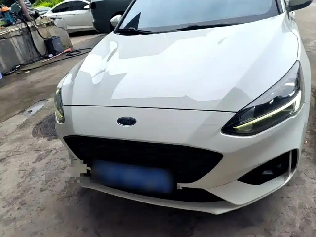 2021 Ford Focus Sedan EcoBoost 180 Automatic ST Line — миниатюра 3