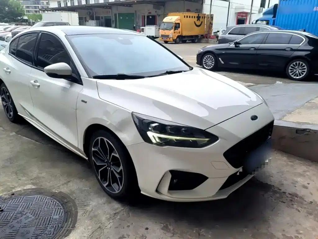 2021 Ford Focus Sedan EcoBoost 180 Automatic ST Line — миниатюра 4