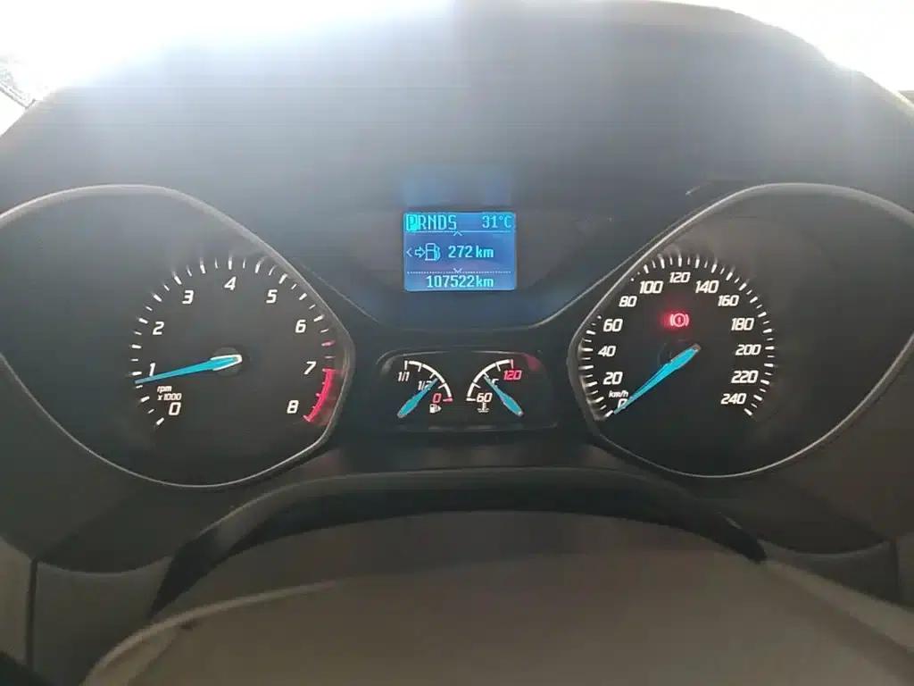 Ford Focus 2012 Sedan 1.6L Automatic Premium — миниатюра 18