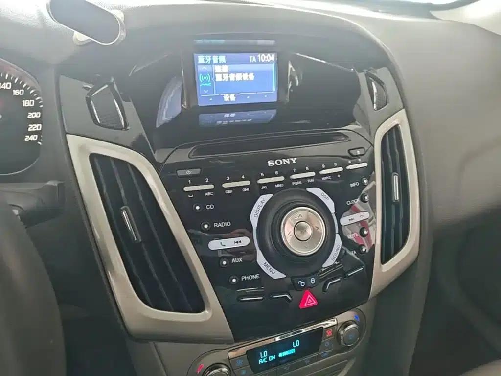 Ford Focus 2012 Sedan 1.6L Automatic Premium — миниатюра 20