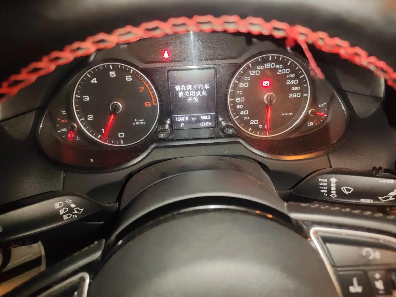 Audi Q5 2018 Collector's Edition 40 TFSI Technology Model — миниатюра 11