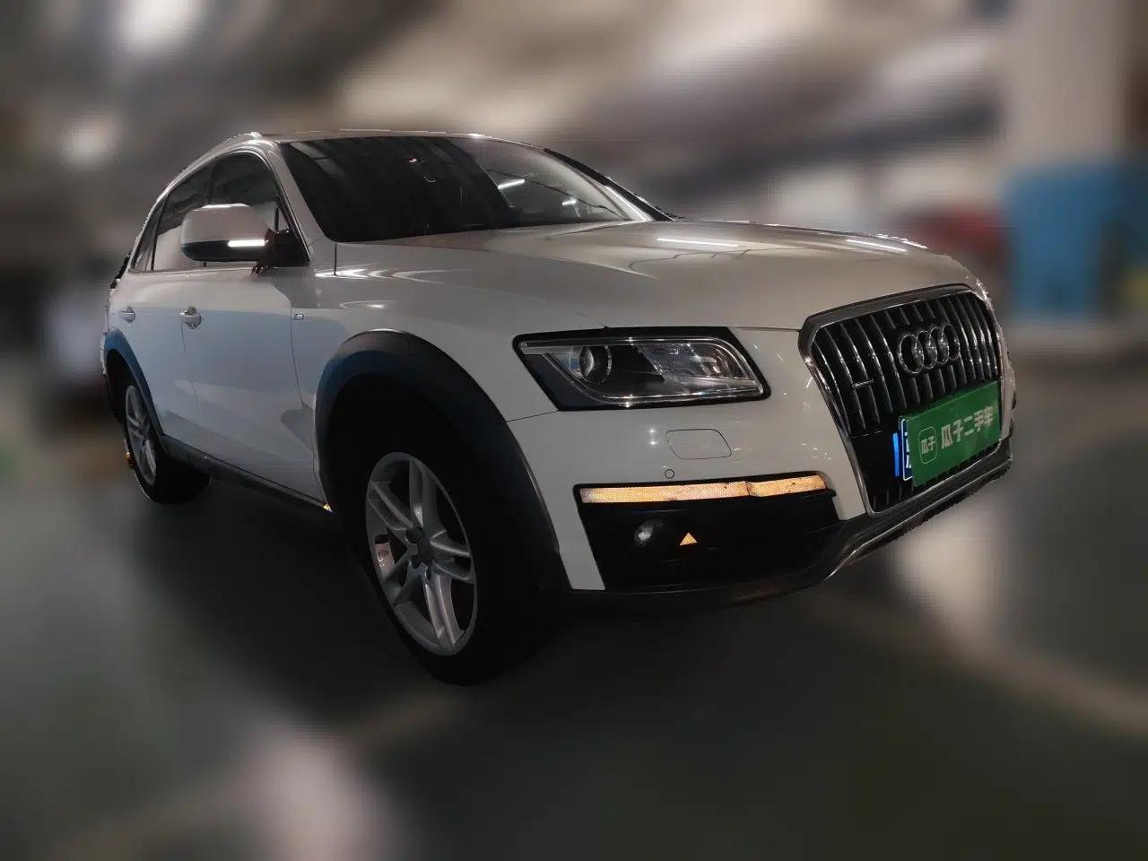 Audi Q5 2018 Collector's Edition 40 TFSI Technology Model — миниатюра 3