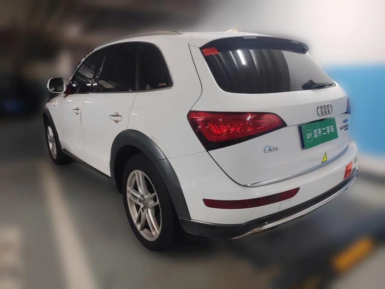 Audi Q5 2018 Collector's Edition 40 TFSI Technology Model — миниатюра 4