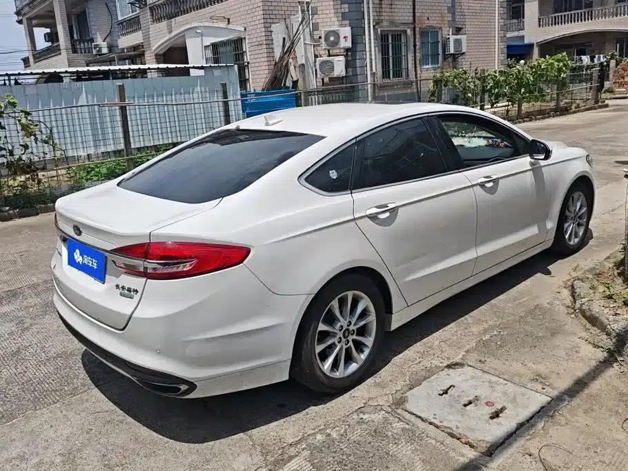 2017 Ford Mondeo EcoBoost 180 Luxury — миниатюра 3