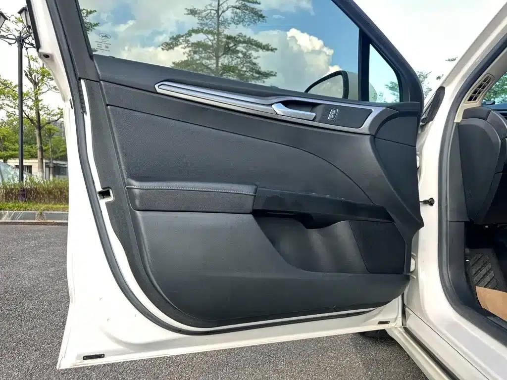 2017 Ford Mondeo EcoBoost 200 Fashion Edition — миниатюра 4