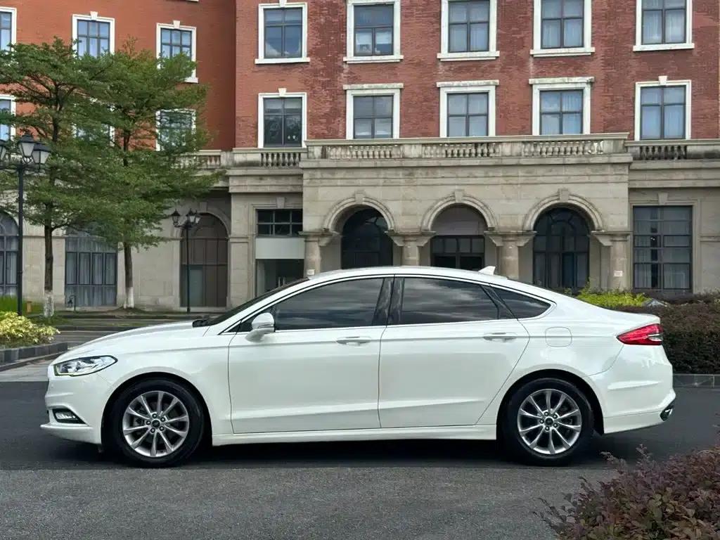2017 Ford Mondeo EcoBoost 200 Fashion Edition — миниатюра 9