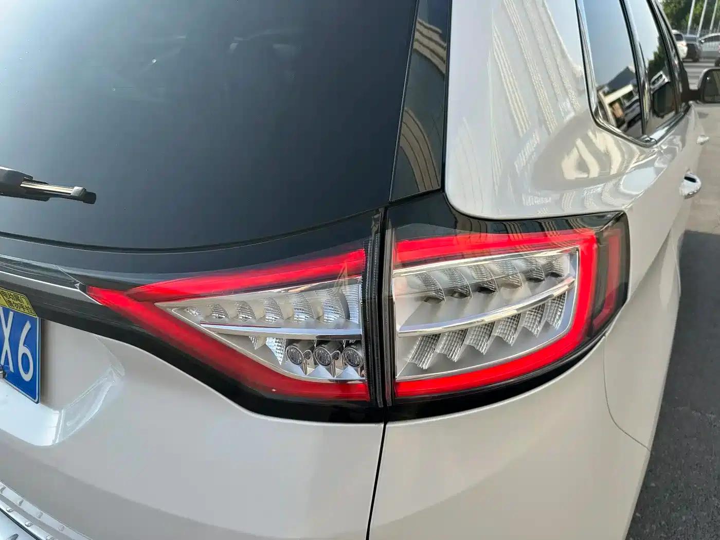 Edge 2015 2.0T GTDi 2WD Luxury Edition — миниатюра 20