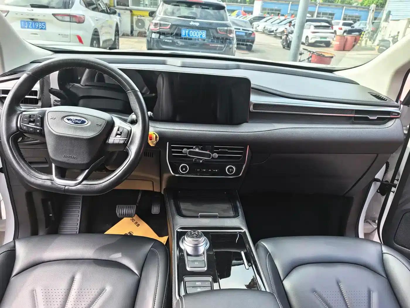 Edge 2021 PLUS EcoBoost 245 2WD Platinum Edition 5-seater — миниатюра 6