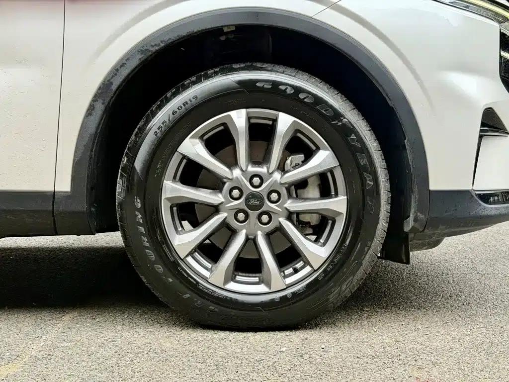 2023 Ford Edge L 2.0T EcoBoost E Hybrid 2WD 7-Seat Luxury — миниатюра 11