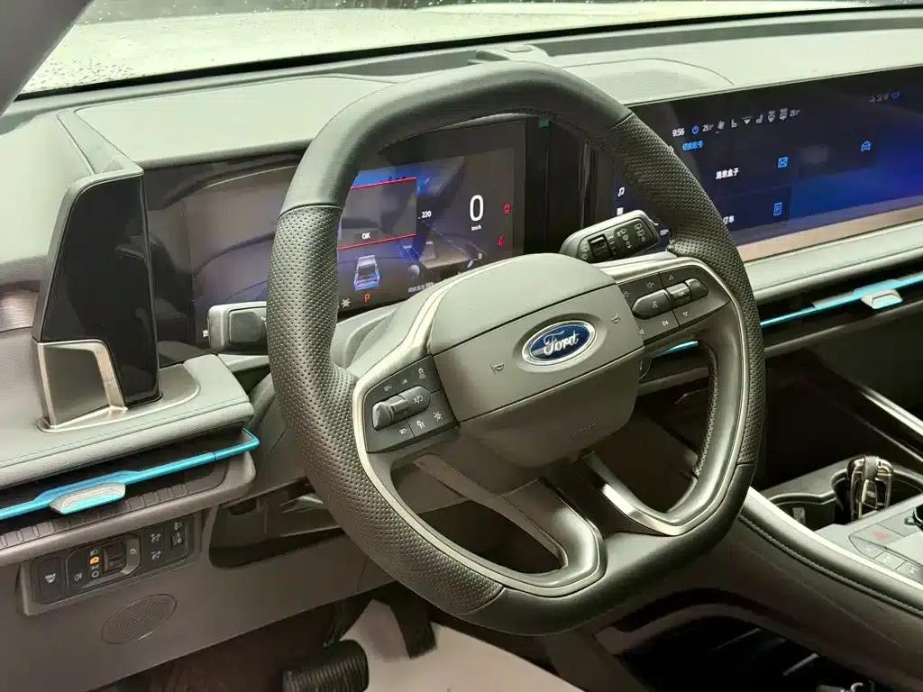 2023 Ford Edge L 2.0T EcoBoost E Hybrid 2WD 7-Seat Luxury — миниатюра 17