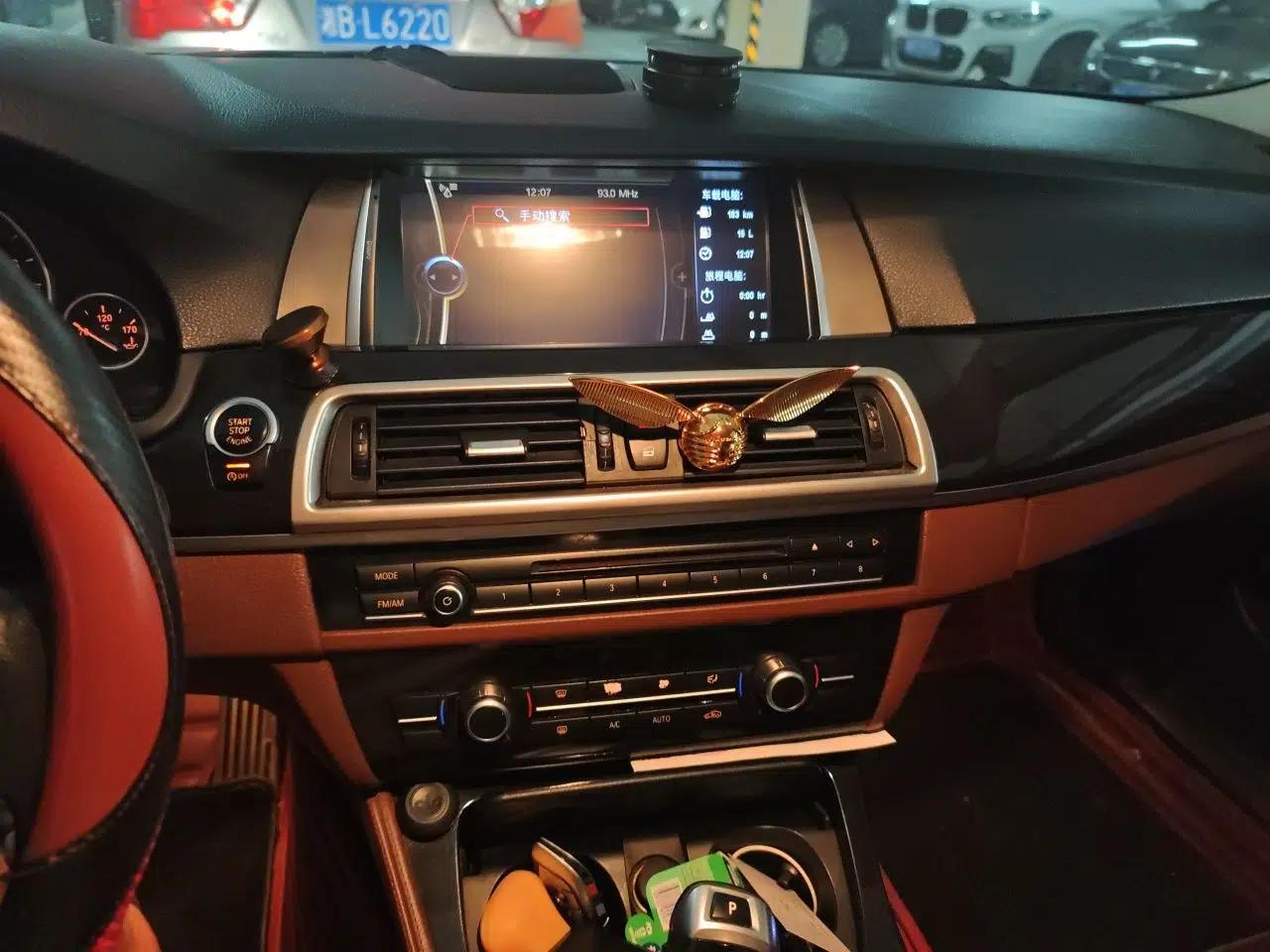 BMW 5 Series 2014 520Li Elegant Model — миниатюра 13