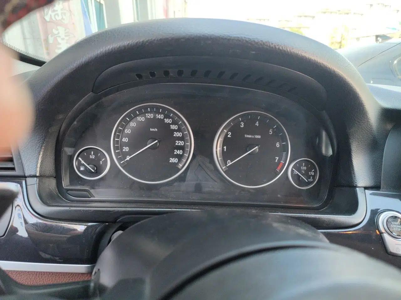 BMW 5 Series 2014 520i Elegant Edition — миниатюра 11