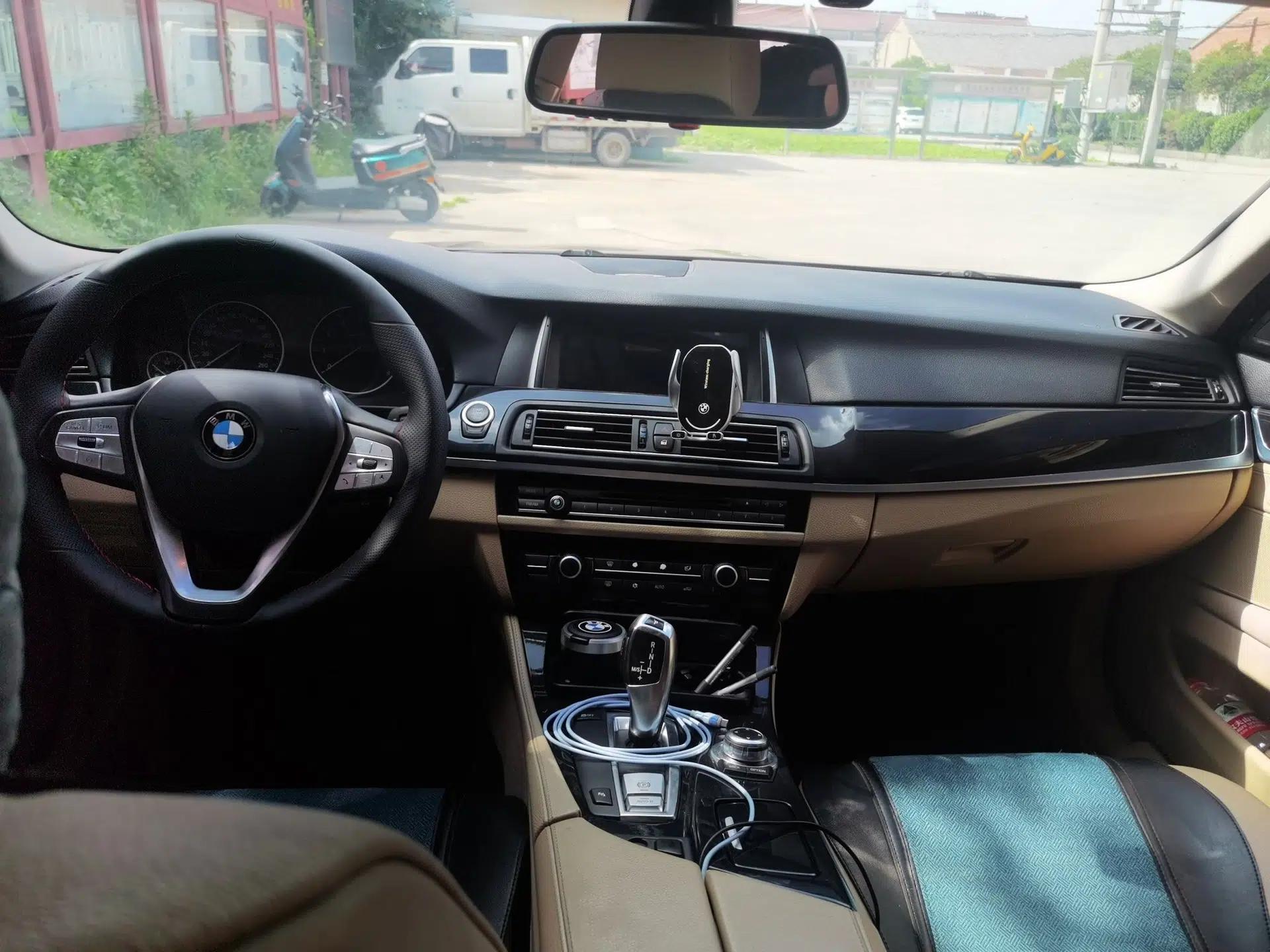 BMW 5 Series 2011 520Li Elegant Model — миниатюра 9